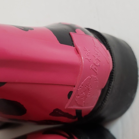 Betsey Johnson Pink & Black Skull Rubber Rain Boots Size 6 - Picture 7 of 12